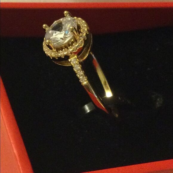 NWT Peermont Sz 9 round "diamond" ring Halo ringed goldtone - Picture 5 of 11